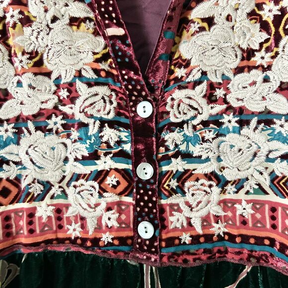 John Mark Floral Embroidered Velvet Blouse in Burgundy Size Small - Picture 2 of 5